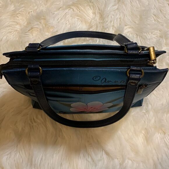 With built-in wallet card pockets/zipper pockets - Picture 5 of 12